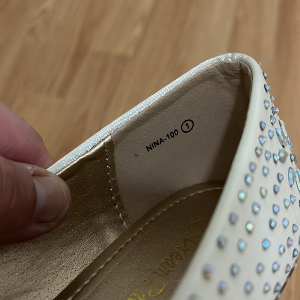 Dream Pairs Jeweled shoes - Picture 11 of 15